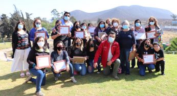 Mujeres de La Serena aprender a reciclar e intervenir ropa usada para darle nuevos usos