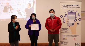 Vecinos y talleristas de centro comunitario de La Serena aprenden sobre el manejo de redes sociales