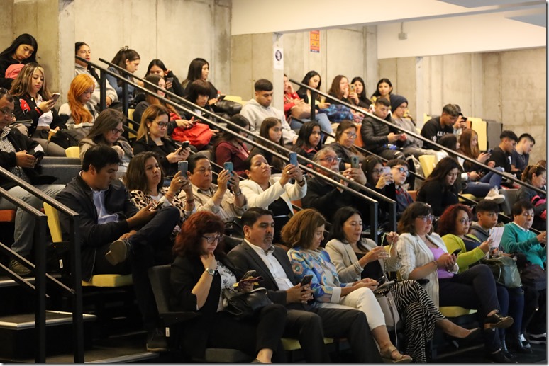 La audiencia participando en una dinámica entorno a plataformas innovadoras