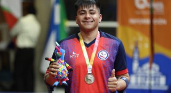 Ovallino Claudio Bahamondes paratenista de mesa doble medallista en Colombia