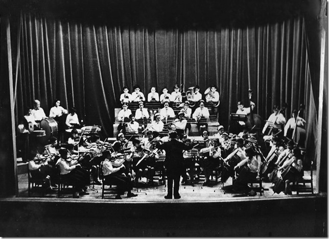 8. Dirigiendo Orquesta Filarmónica de La Serena