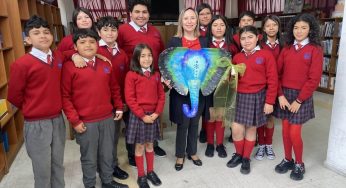 Taller del Colegio Santa Cecilia transforma desechos en manualidades artísticas amigables con el medio ambiente