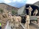Equipos de la Municipalidad de Los Vilos y el Ejército trabajando en el despeje de caminos afectados por aluviones en Infiernillos.