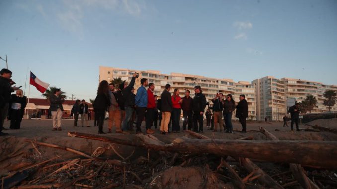La alcaldesa de La Serena junto a autoridades gubernamentales presentando el plan de reconstrucción de la Avenida del Mar