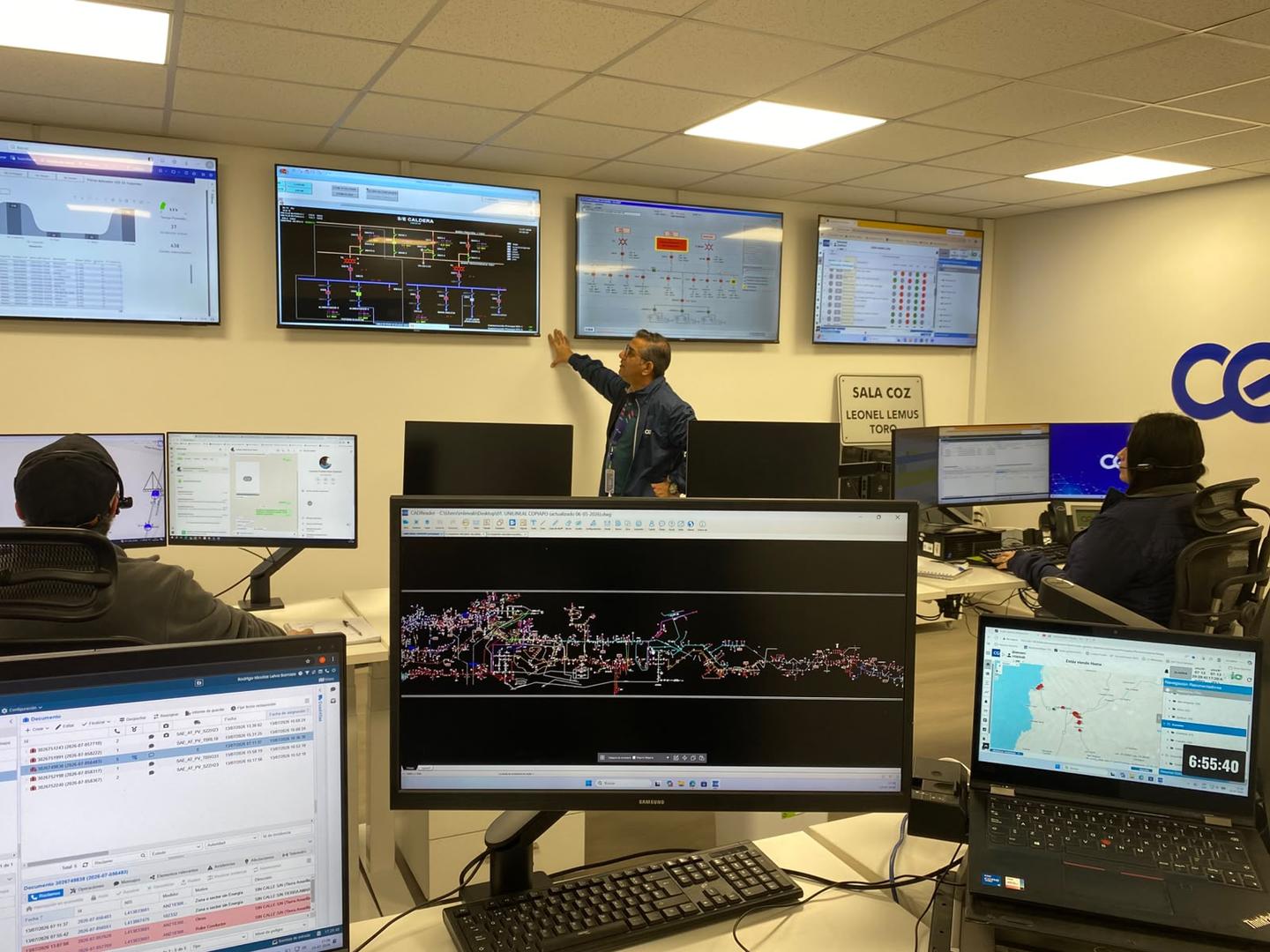 Brigadas técnicas de CGE trabajando en terreno para mantener el suministro eléctrico en la región de Coquimbo