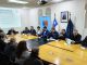 Biministro Daniel Mas presentando el plan de reactivación minera frente a asociaciones de pequeños productores