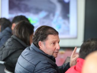 Maquinaria municipal realizando trabajos de despeje de caminos en La Serena ante la llegada de lluvias