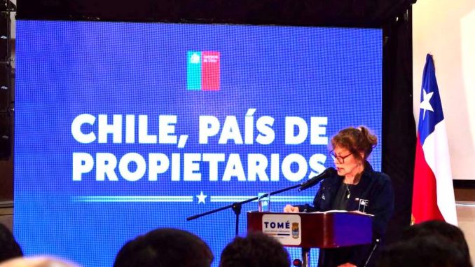 La ministra de Bienes Nacionales Catalina Parot durante la Cuenta Pública Participativa en Tomé.