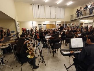 Orquesta Filarmónica Juvenil Antena preparándose para su presentación en el XX Campamento Musical Fresia 2026