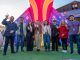 Multitud de personas participando en el evento Navegantes Estelares junto al Faro Monumental de La Serena bajo cielos despejados.