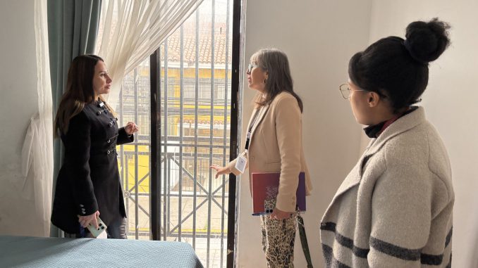Autoridades regionales inspeccionando residencia de SernamEG en Coquimbo ante sistema frontal