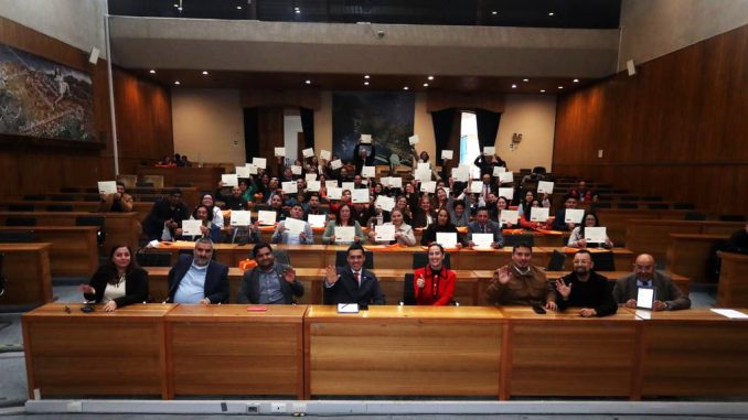 Ceremonia de graduación de funcionarios municipales de La Serena tras finalizar el diplomado del programa LIDERA