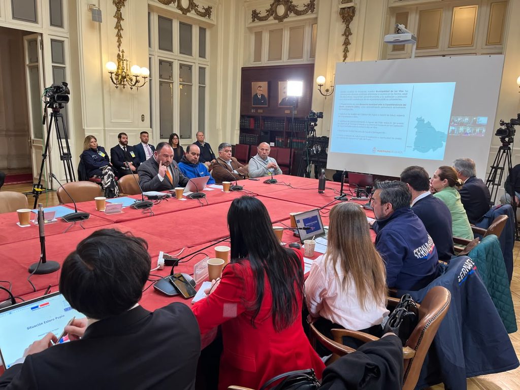 El alcalde de Los Vilos Christian Gross durante su intervención en la Comisión de Medio Ambiente del Senado por el caso El Mauro