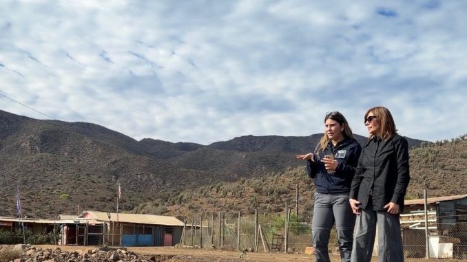 Autoridades de Bienes Nacionales inspeccionando terreno en Coquimbo tras intensas lluvias