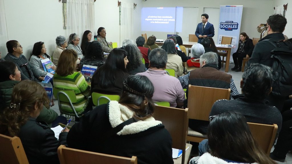Vecinos y autoridades en el primer diálogo ciudadano sobre seguridad en Diaguitas