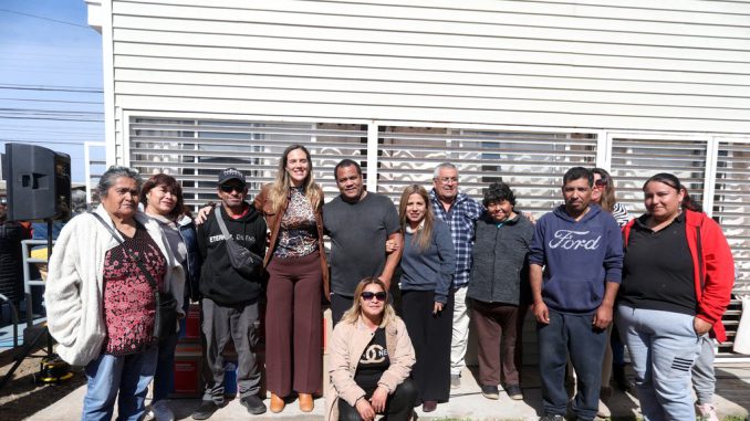 Entrega de cajas de alimentos a trabajadores de ferias libres de La Serena tras las intensas lluvias