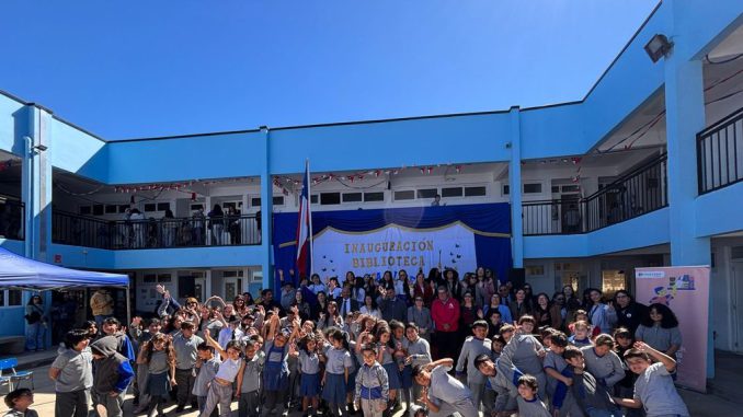 Ceremonia de inauguración de la Biblioteca Viva Leer en la Escuela Tambillos de Coquimbo