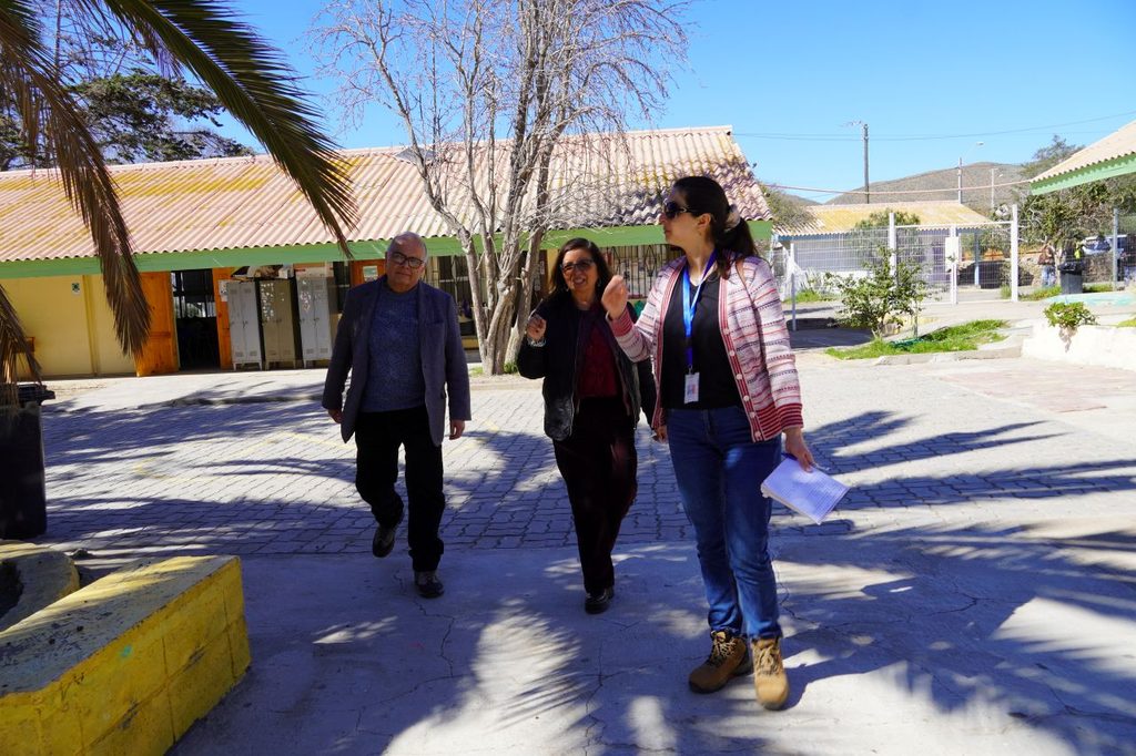 Estudiantes y docentes regresan a clases en una escuela de La Higuera tras el sistema frontal.