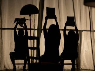 Escenario de Espacio La Gaviota preparado para una nueva función de teatro en Coquimbo