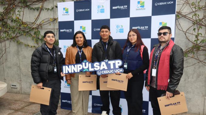 Estudiantes del Instituto Profesional Santo Tomás sede Ovalle trabajando en sus proyectos de innovación para el programa INNpulsa TP.
