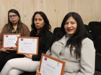 Estudiantes del IP Santo Tomás tras recibir su certificación en derechos sexuales y reproductivos en Ovalle
