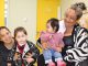 Familia interactuando en un centro de educación parvularia de Fundación Integra en la Región de Coquimbo.