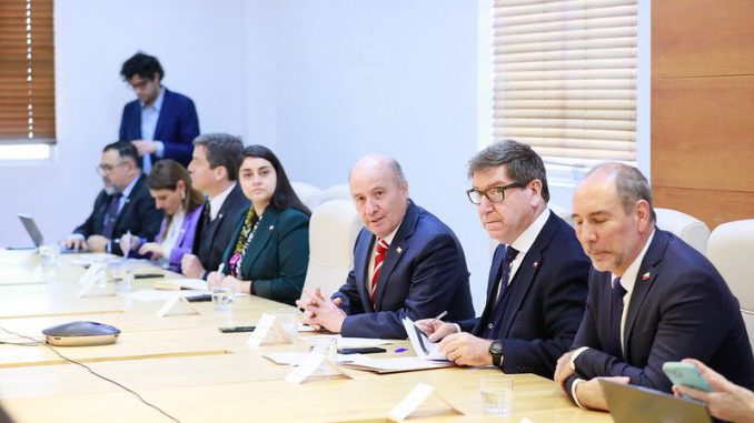 Autoridades regionales y nacionales lideran mesa técnico-política para la reconstrucción de la Región de Coquimbo tras daños climáticos.