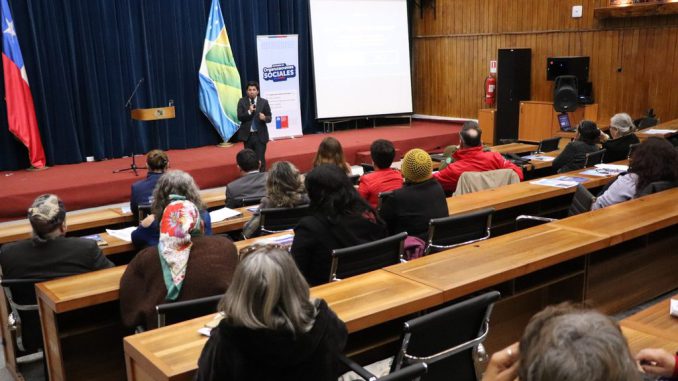 Autoridades de Gobierno dialogando con dirigentes sociales en la Región de Coquimbo sobre seguridad