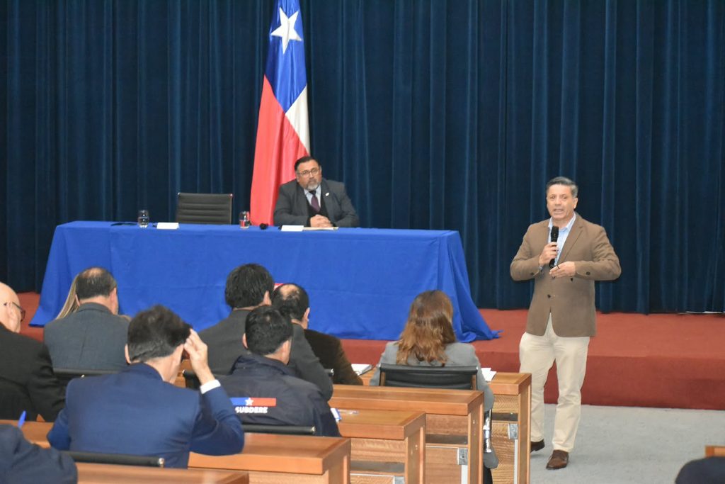 Delegado Presidencial y autoridades regionales trabajando en la planificación de la recuperación de Coquimbo