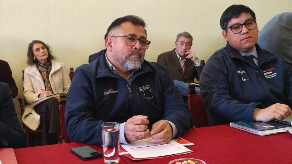 Autoridades revisando las labores de reconstrucción tras el temporal en La Serena