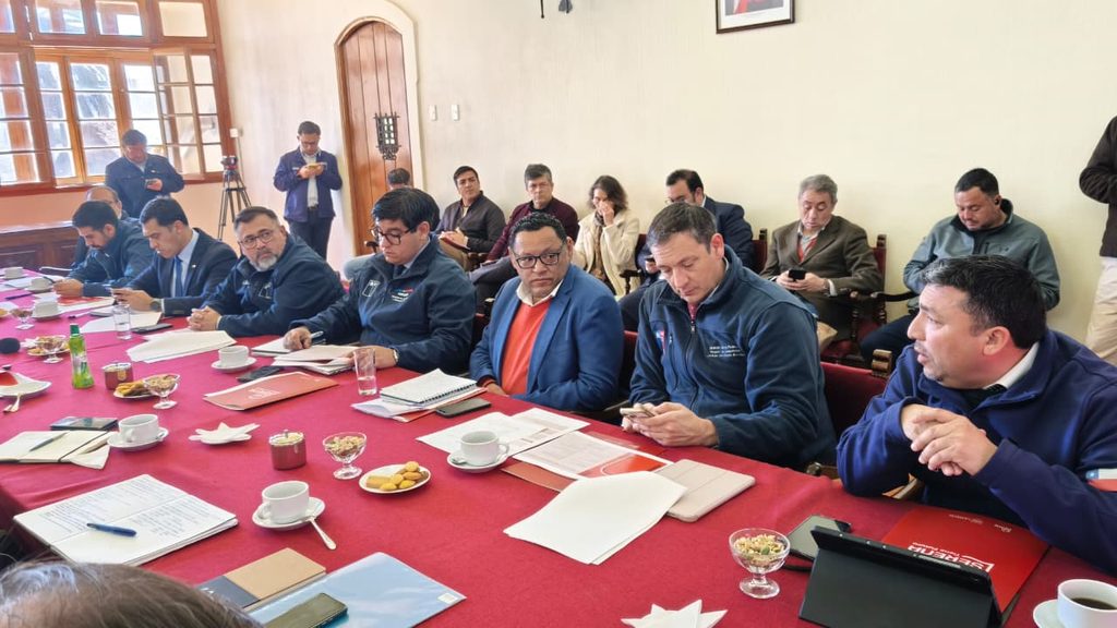 Autoridades revisando las labores de reconstrucción tras el temporal en La Serena