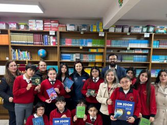 Seremi de Ciencia entrega libros de divulgación científica en colegio de La Serena