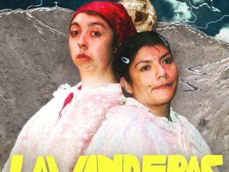 Actrices en escena representando la obra Lavanderas de la Candelaria que rescata la memoria histórica del norte de Chile.