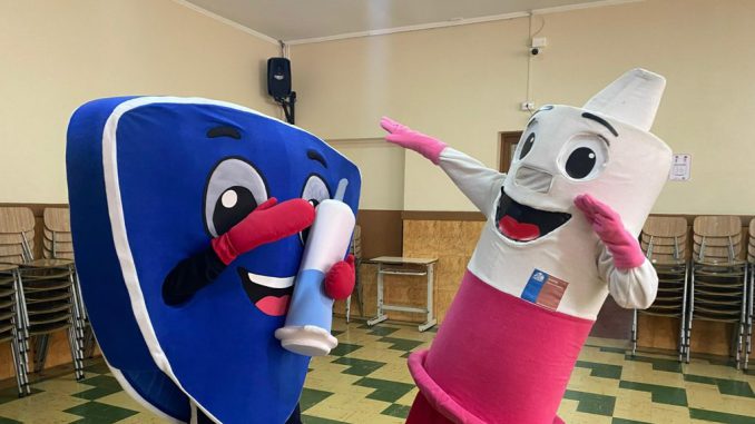Estudiantes participando en campaña de vacunación escolar en La Serena