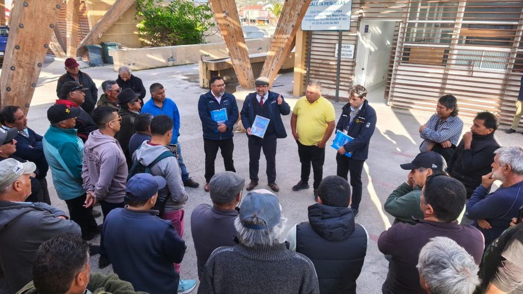 Ceremonia de entrega del Cupón Pesca Artesanal a trabajadores del mar en la Región de Coquimbo