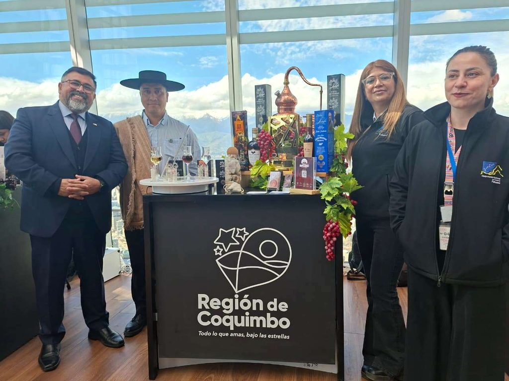 Autoridades regionales promoviendo los atractivos turísticos de la Región de Coquimbo en Santiago