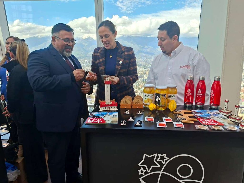 Autoridades regionales promoviendo los atractivos turísticos de la Región de Coquimbo en Santiago