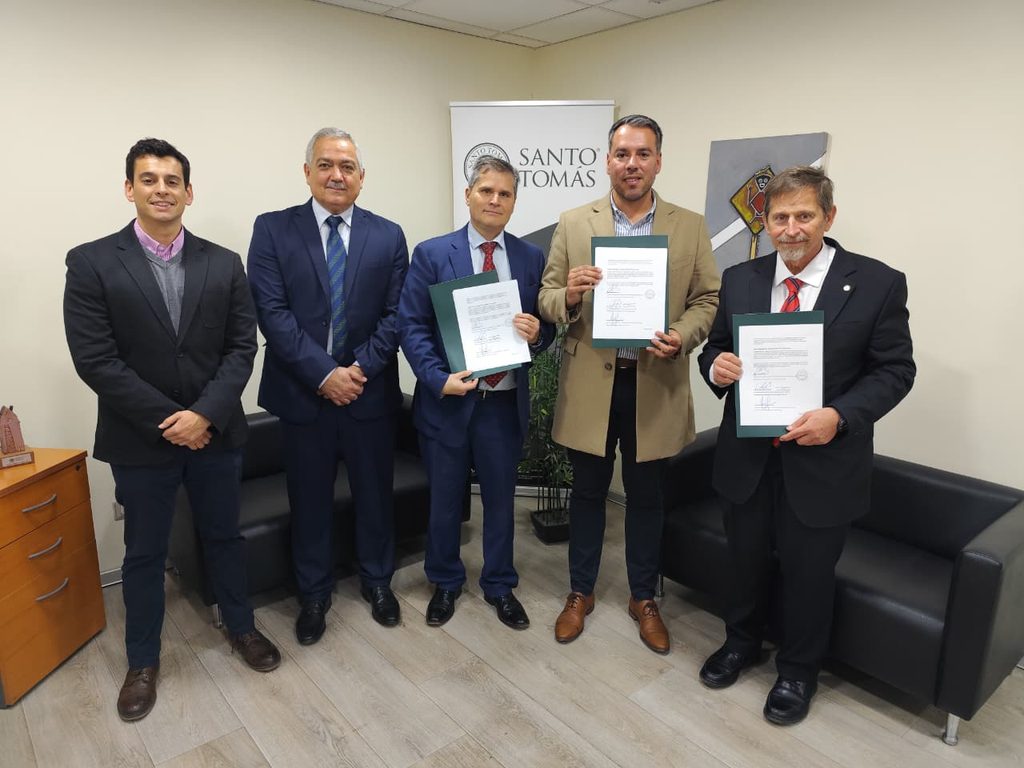 Rectores de Santo Tomás La Serena y UNSTA Tucumán reunidos para fomentar la colaboración universitaria