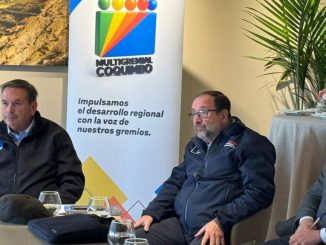 Autoridades y representantes gremiales en mesa de reactivación económica en la Región de Coquimbo.