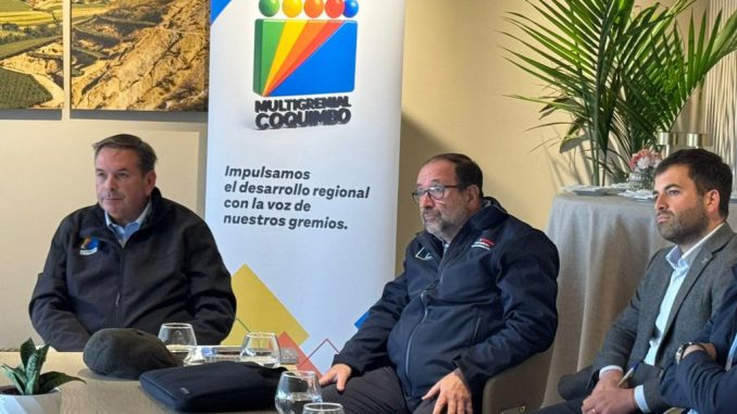 Autoridades y representantes gremiales en mesa de reactivación económica en la Región de Coquimbo.