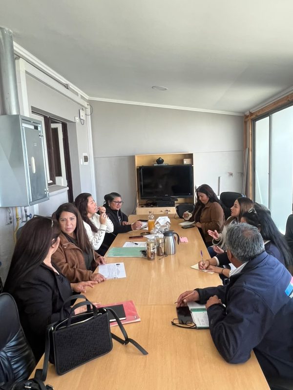 Representantes de la Mesa de la Mujer de la Pesca Artesanal dialogan con la Seremi de la Mujer en Coquimbo tras daños por lluvias.