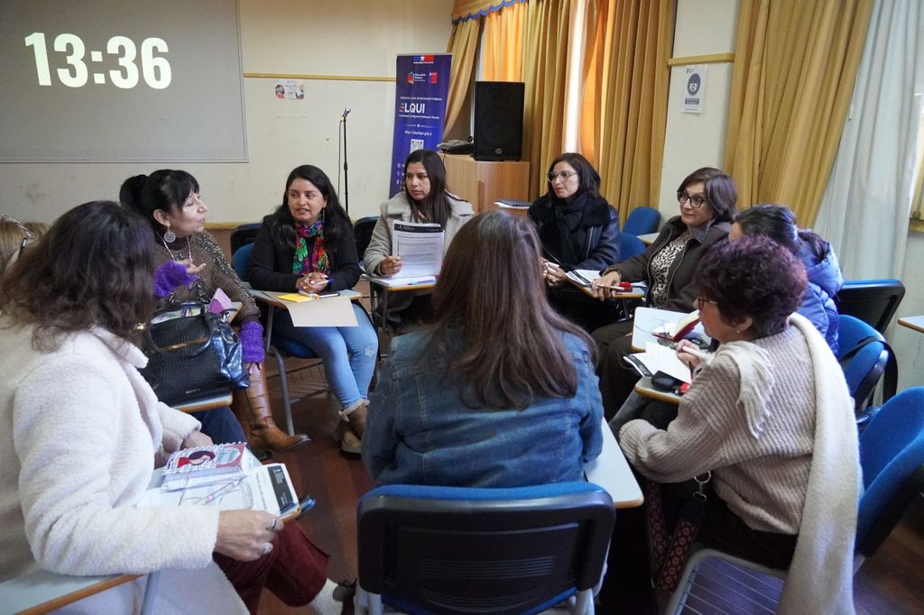 Estudiantes y docentes participando en una jornada de formación sobre convivencia escolar en el marco del programa del SLEP Elqui.