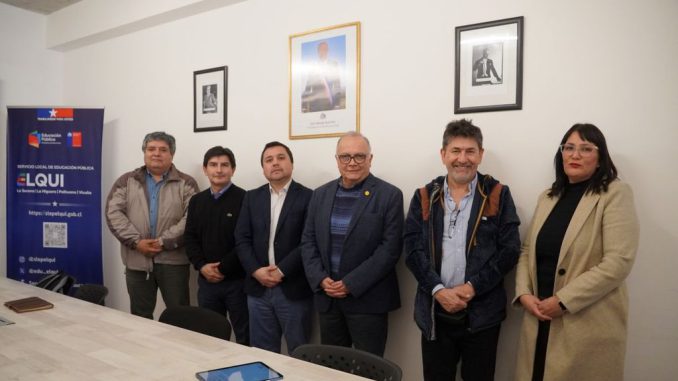 Estudiantes y docentes participando en una jornada de formación sobre convivencia escolar en el marco del programa del SLEP Elqui.