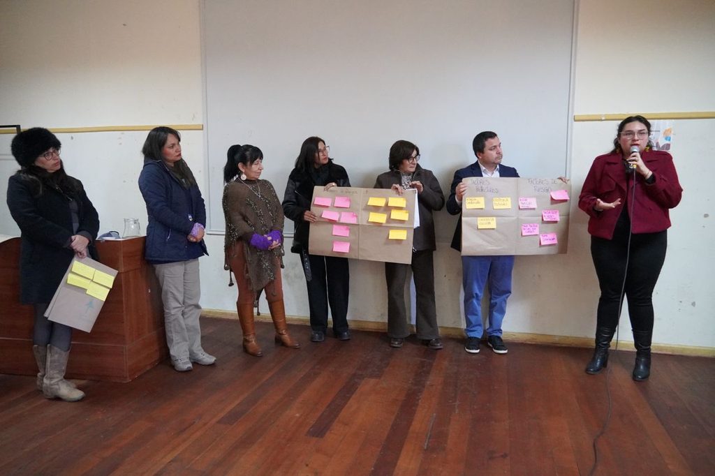 Estudiantes y docentes participando en una jornada de formación sobre convivencia escolar en el marco del programa del SLEP Elqui.