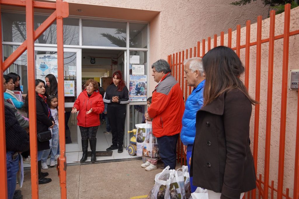 Equipos del SLEP Elqui inspeccionan daños en la Escuela de Romero para instalar suministro de agua potable.