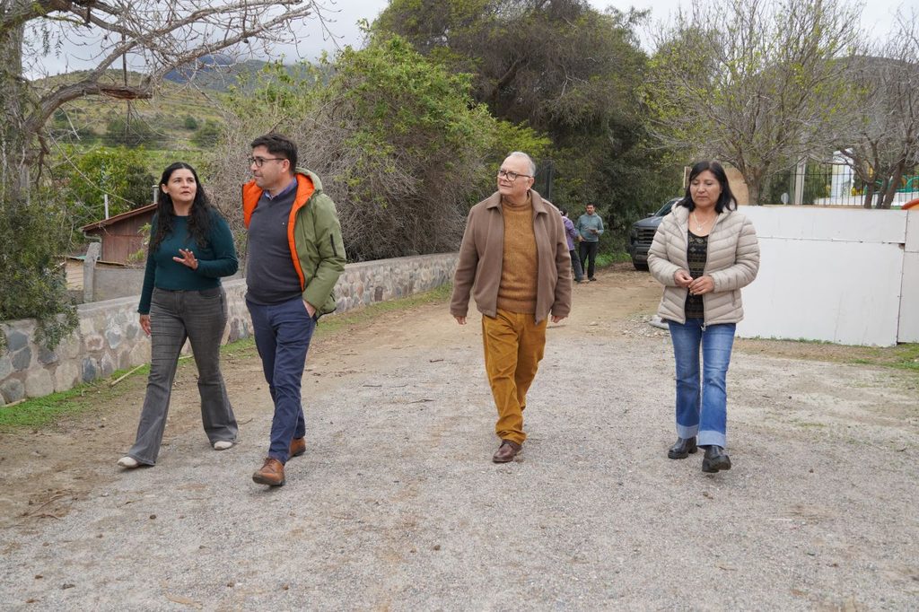 Autoridades del SLEP Elqui inspeccionan las instalaciones del Colegio Quebrada de Talca para el restablecimiento de clases.