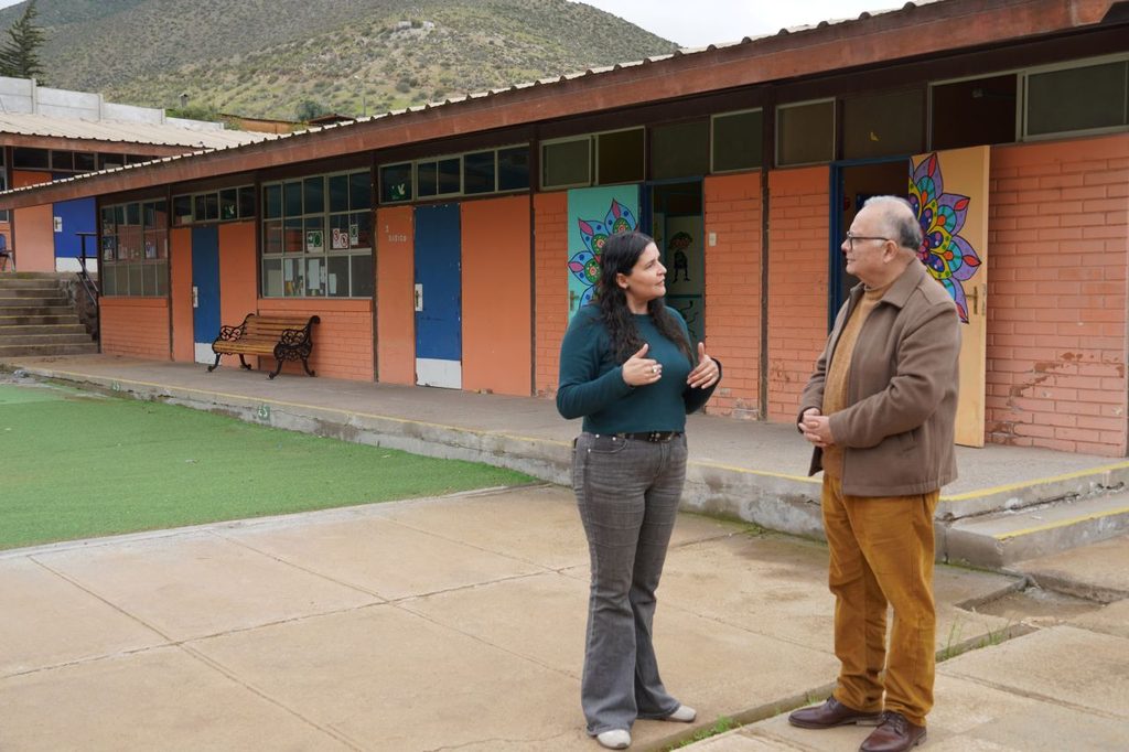 Autoridades del SLEP Elqui inspeccionan las instalaciones del Colegio Quebrada de Talca para el restablecimiento de clases.