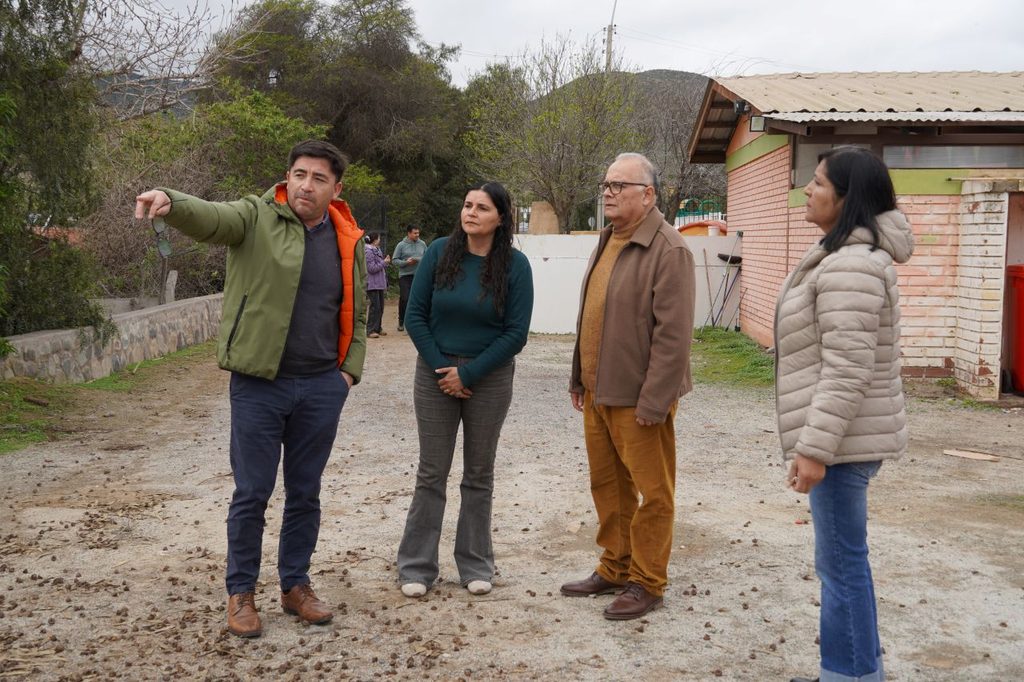 Autoridades del SLEP Elqui inspeccionan las instalaciones del Colegio Quebrada de Talca para el restablecimiento de clases.