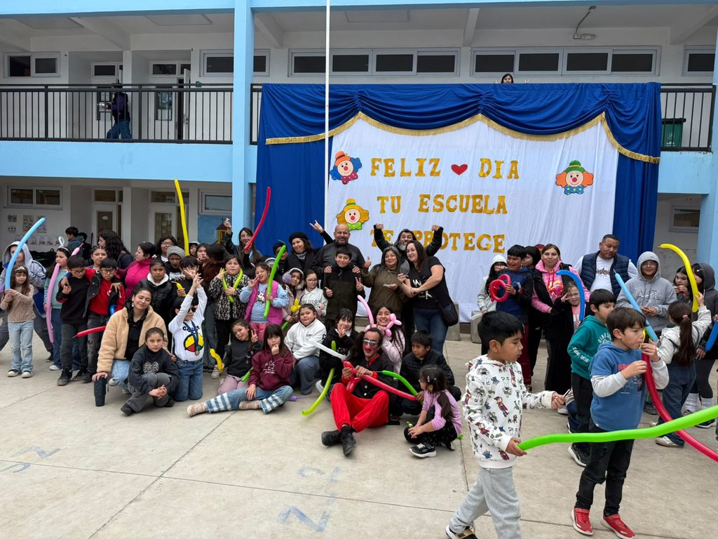 Fachada de un establecimiento educacional bajo supervisión del SLEP Puerto Cordillera en la región de Coquimbo