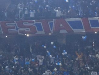 Jugadores de Universidad Católica y Coquimbo Unido disputando un partido de Copa Libertadores.
